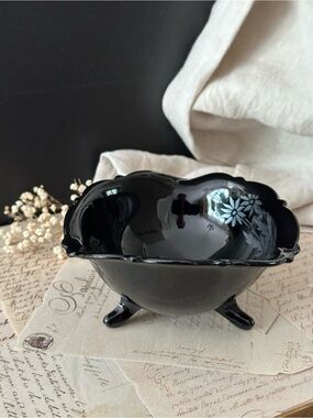 Vintage L.E. Smith Glass Company Mt. Pleasant Black Amethyst 3-Toe Bowl Silver